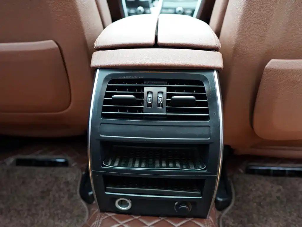 BMW 5 Series GT 2013 — фото 26