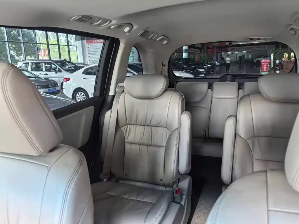 Honda Odyssey 2016 — фото 12