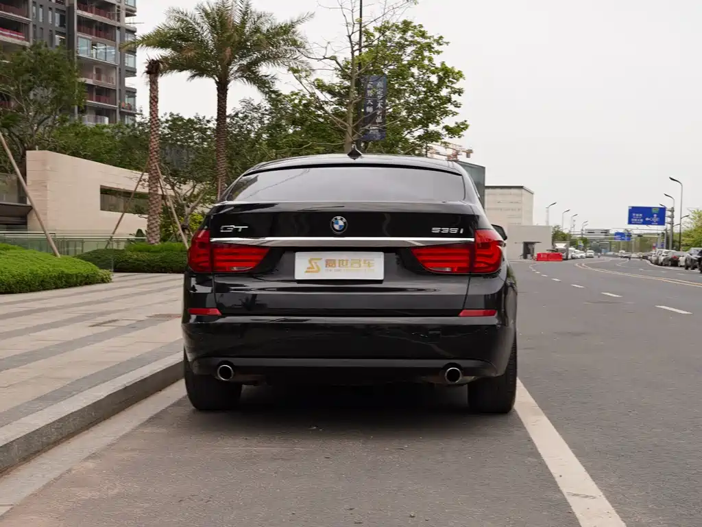 BMW 5 Series GT 2013 — фото 12