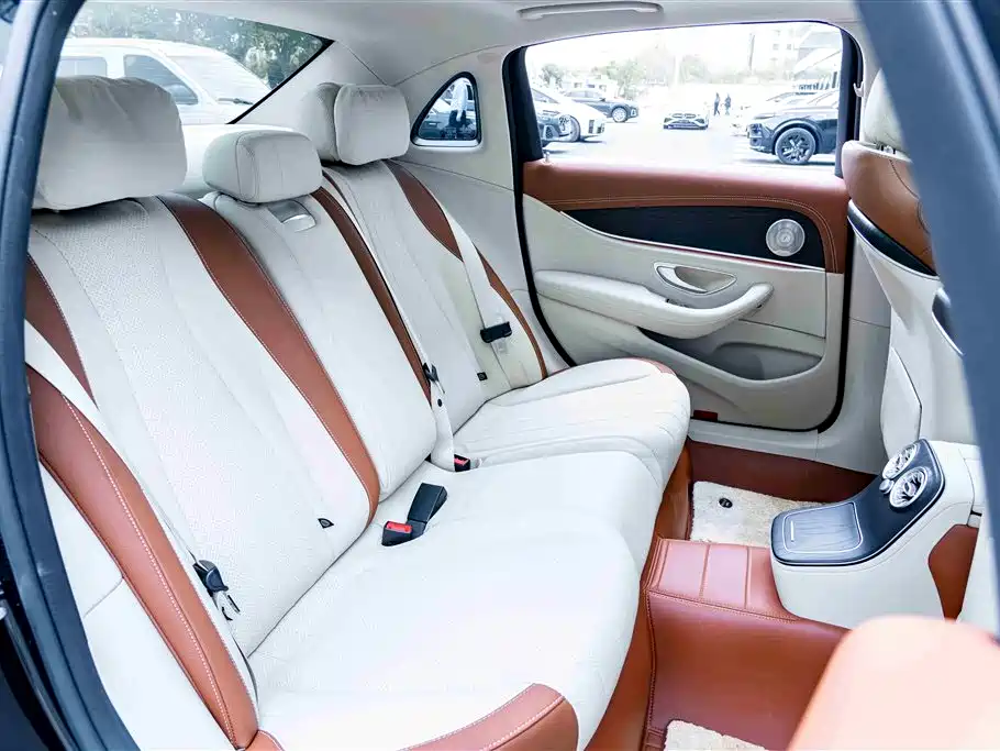 Mercedes-Benz E-Class 2023 — фото 24