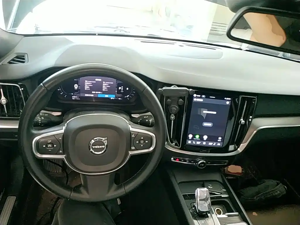 Volvo S60 2023 — фото 10
