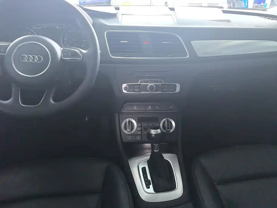 Audi Q3 2016 — фото 12