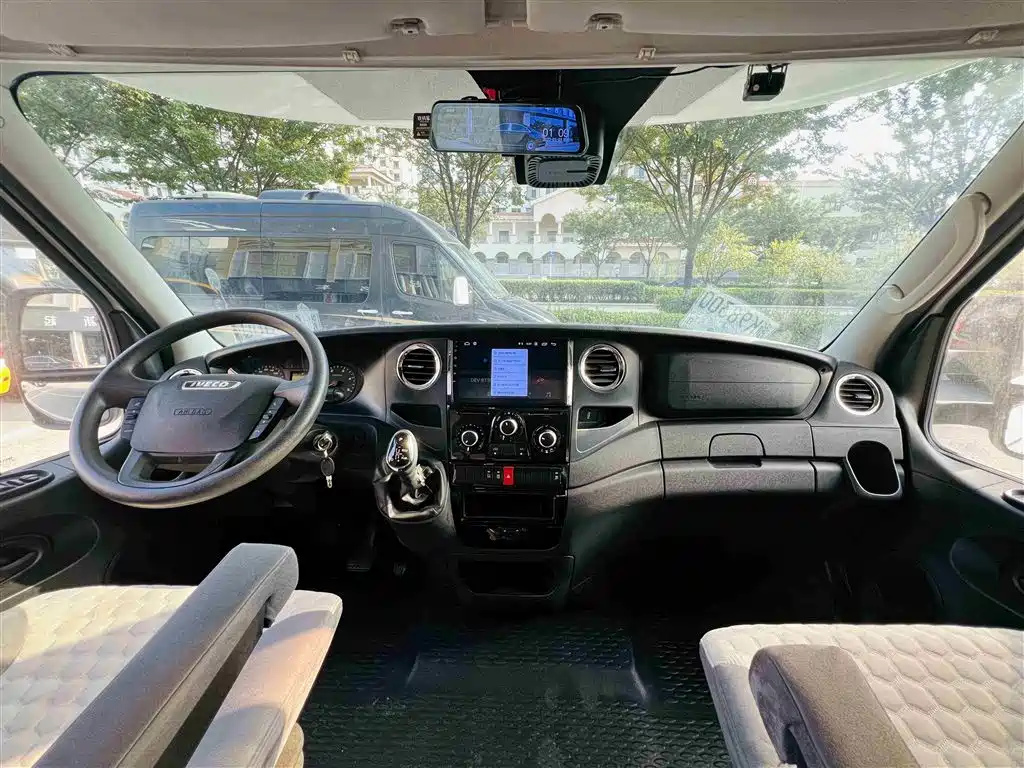 IVECO Ousheng 2023 — фото 42