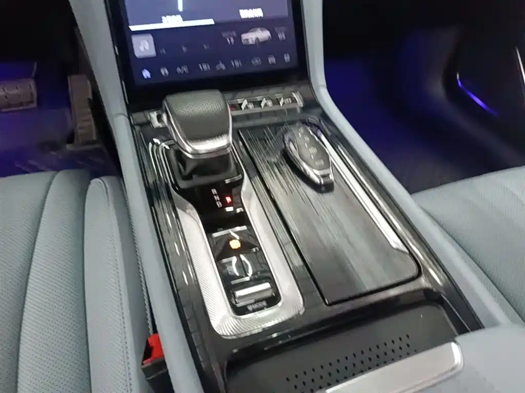 Hongqi H5 PHEV 2025 — фото 10