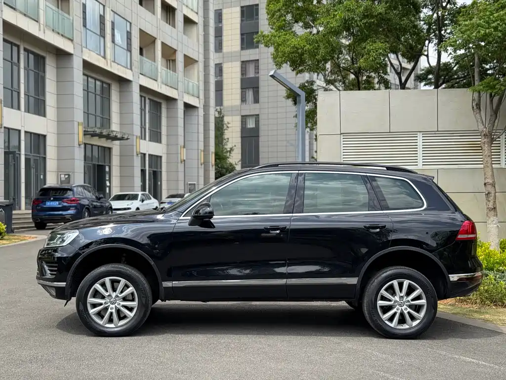 Volkswagen Touareg 2017 — фото 13