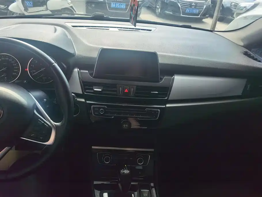 BMW 2 Series Active Tourer 2016 — фото 13