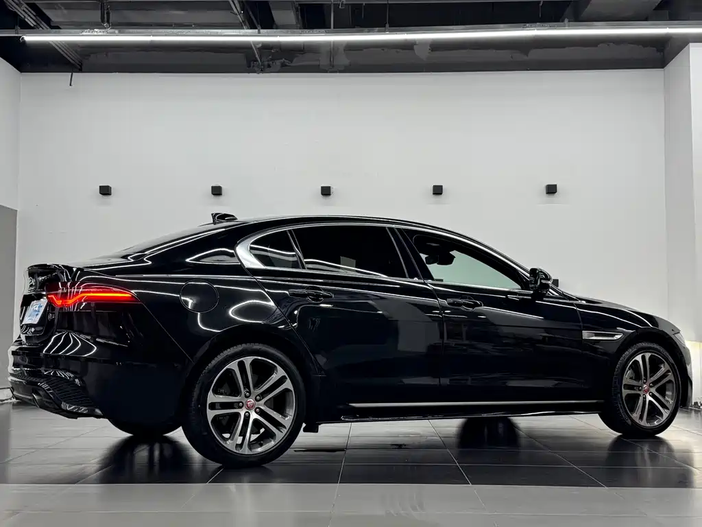 Jaguar XEL 2023 — фото 15