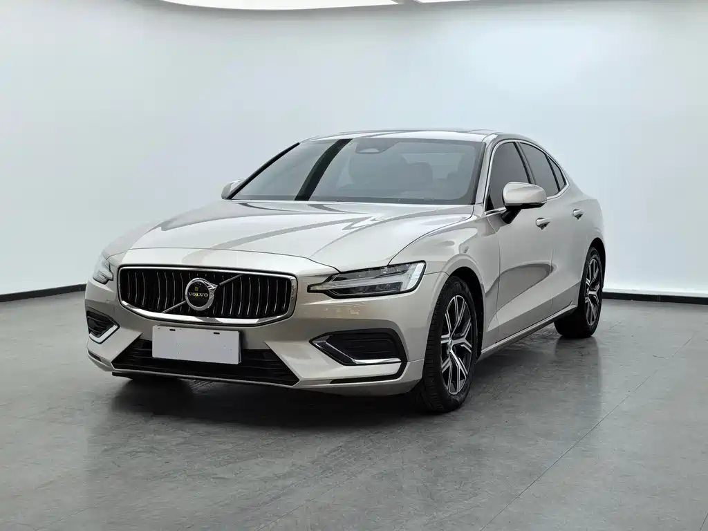 Volvo S60 2023 — фото 1