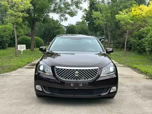 Toyota Crown 2012