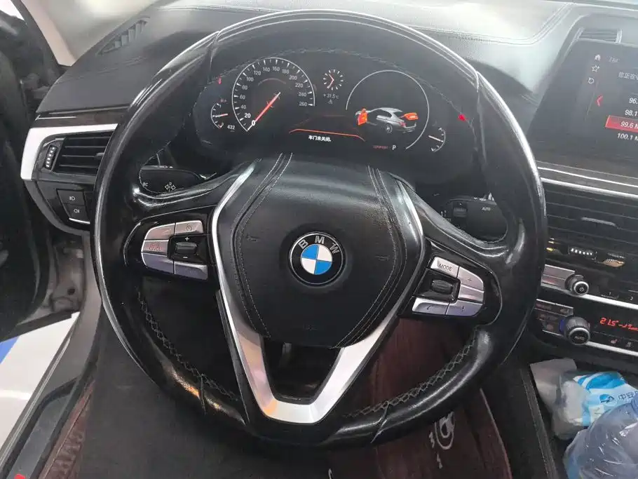 BMW 5 Series 2018 — фото 15
