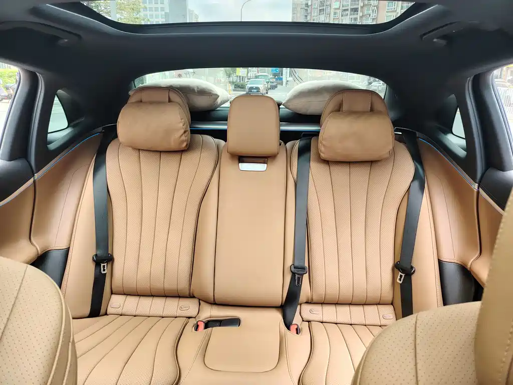 Mercedes-Benz E-Class 2025 — фото 15