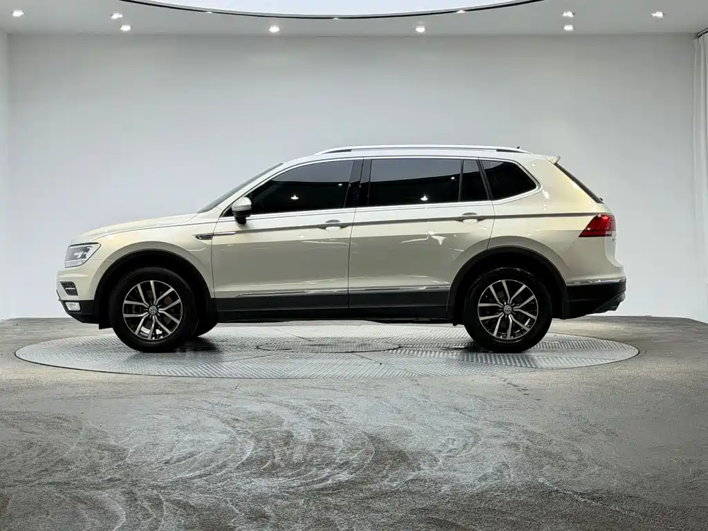 Volkswagen Tiguan L 2017 — фото 15