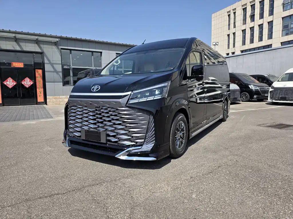 Toyota Hiace — фото 6