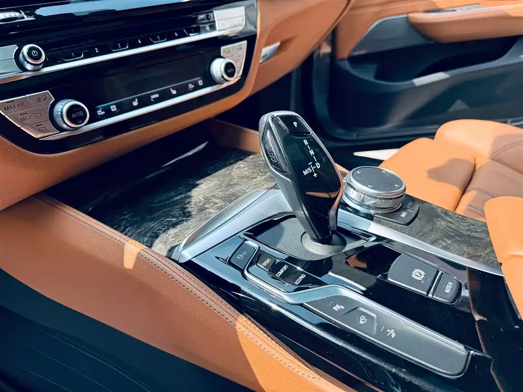 BMW 6 Series GT 2019 — фото 14