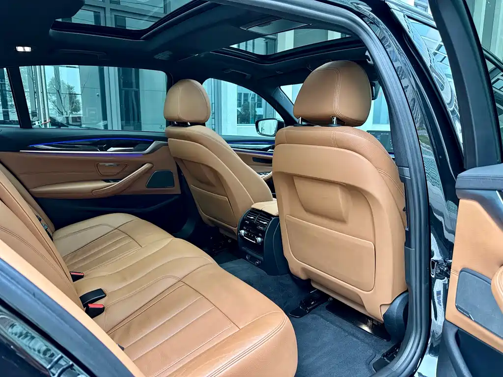 BMW 5 Series 2018 — фото 6