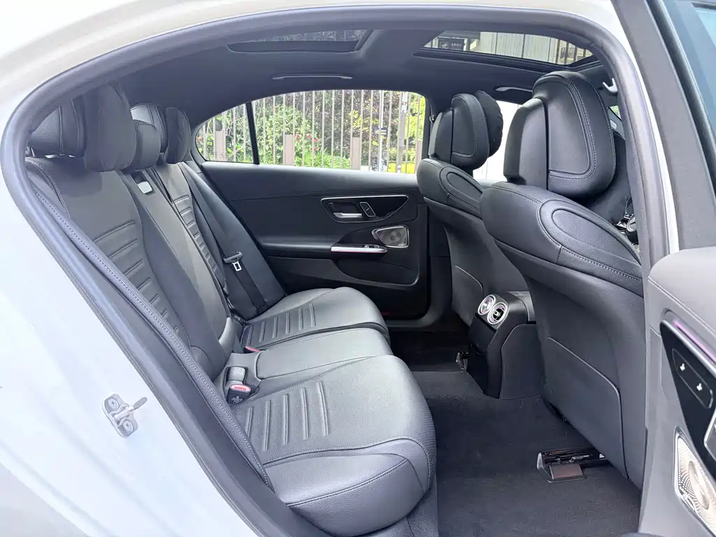 Mercedes-Benz C-Class 2024 — фото 20