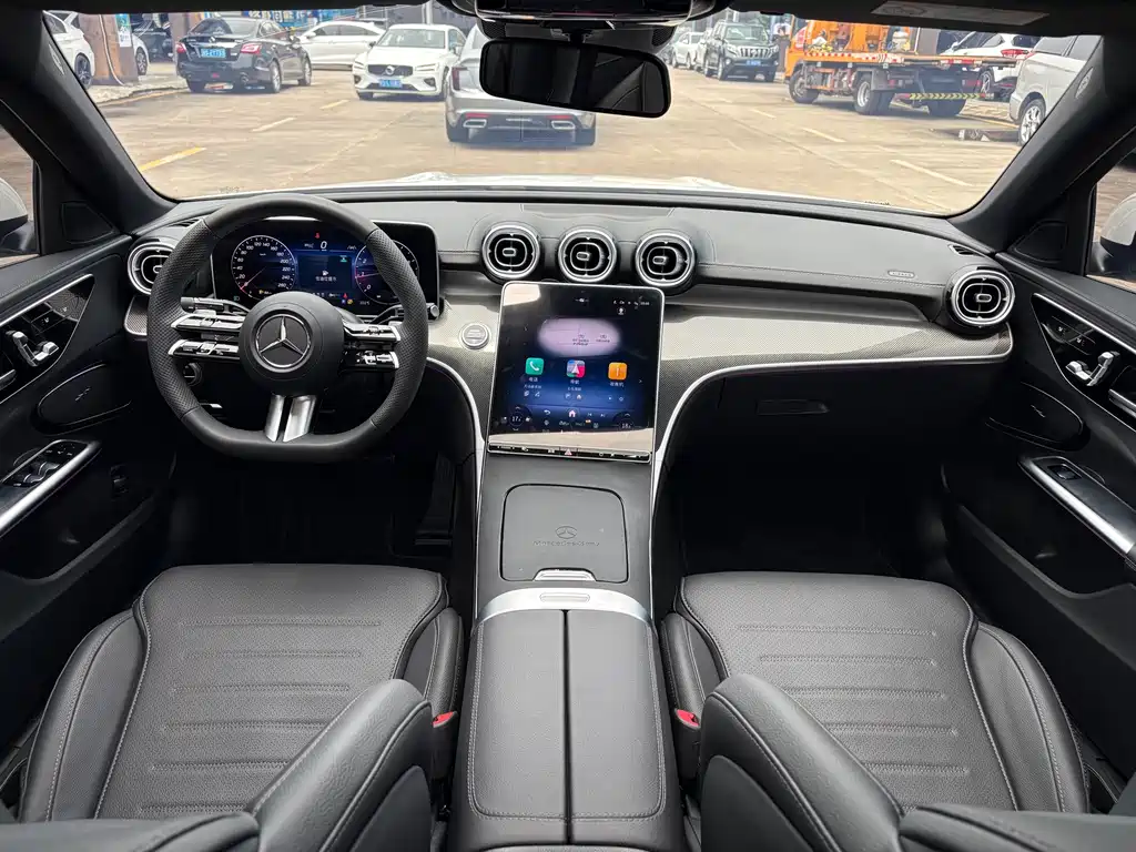 Mercedes-Benz C-Class 2025 — фото 11