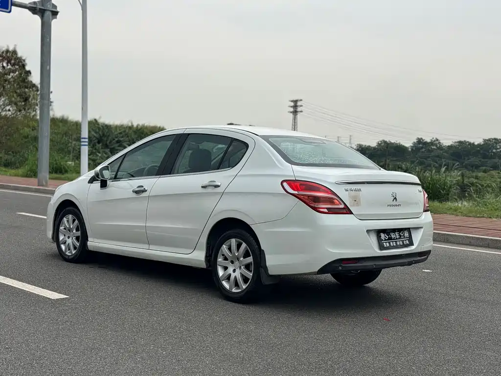 Peugeot 308 2015 — фото 18