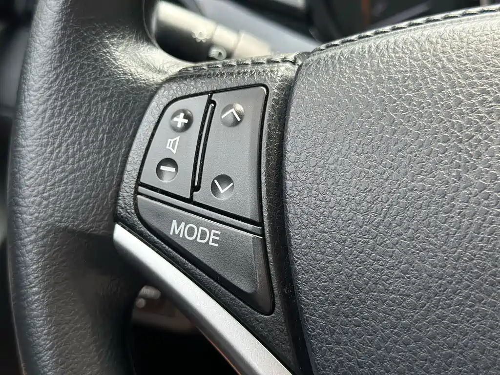 Toyota Yaris L 2023 — фото 8