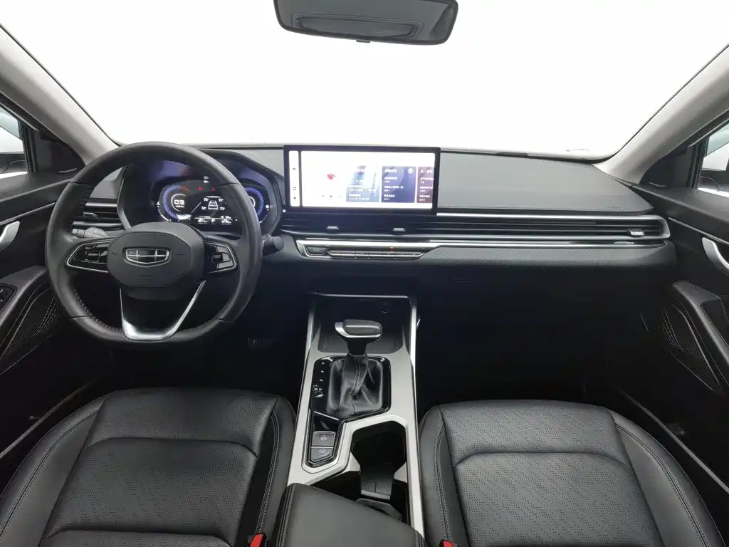 Geely Emgrand 2024