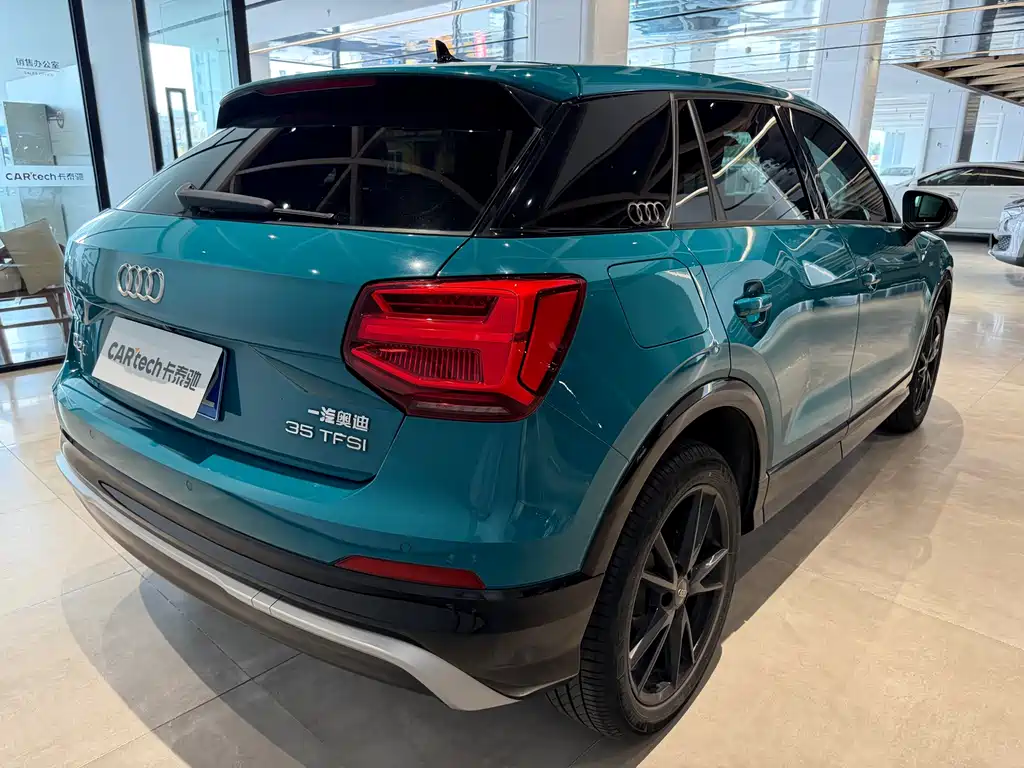 Audi Q2L 2020 — фото 30