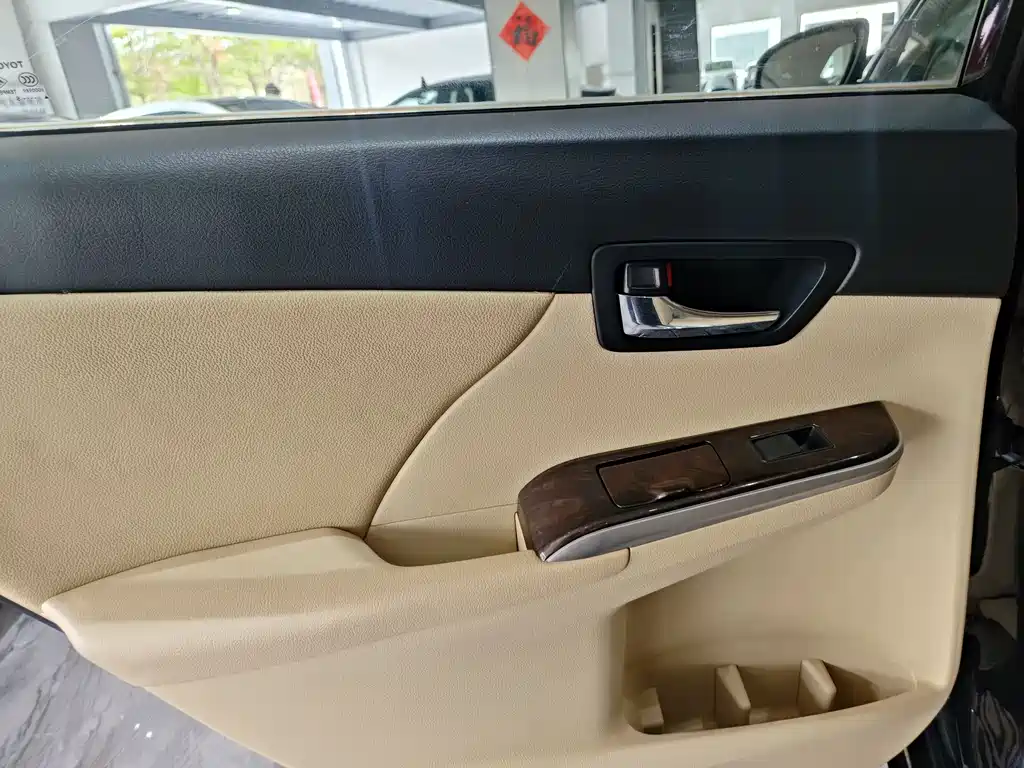 Toyota Camry 2015 — фото 8