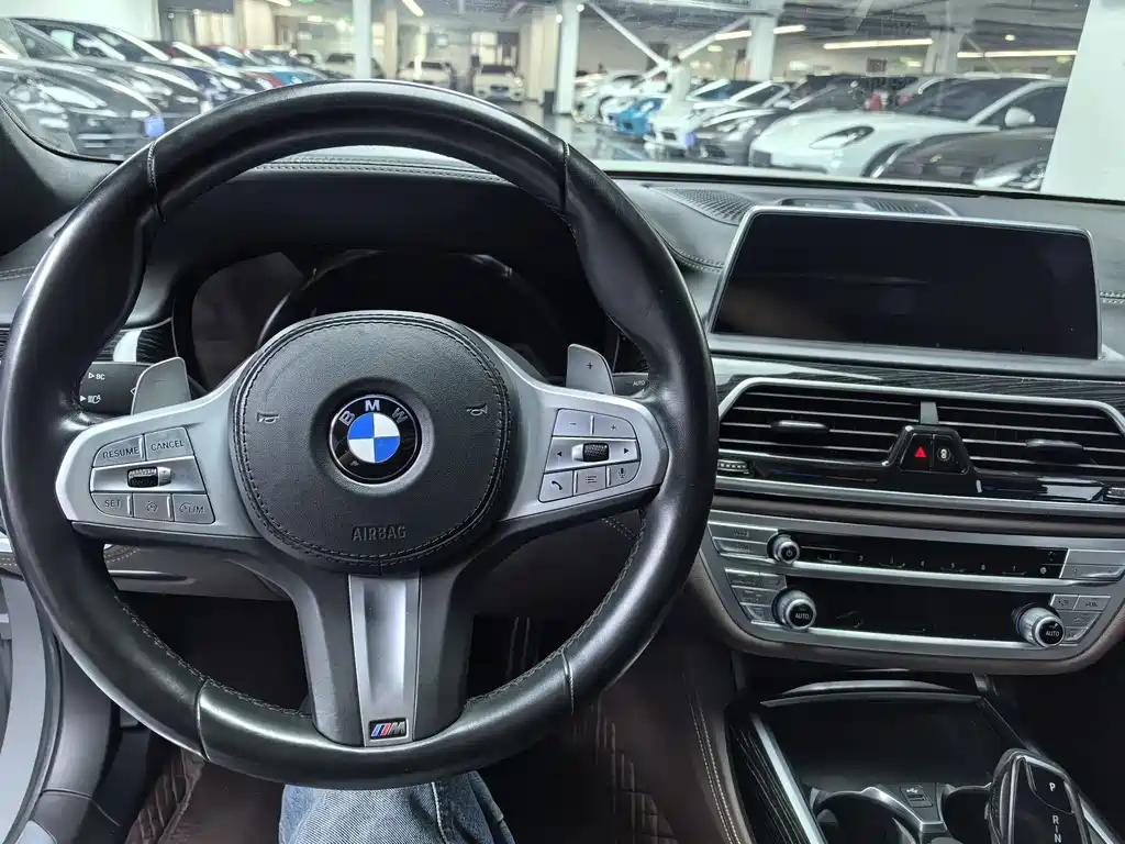 BMW 7 Series 2021 — фото 10