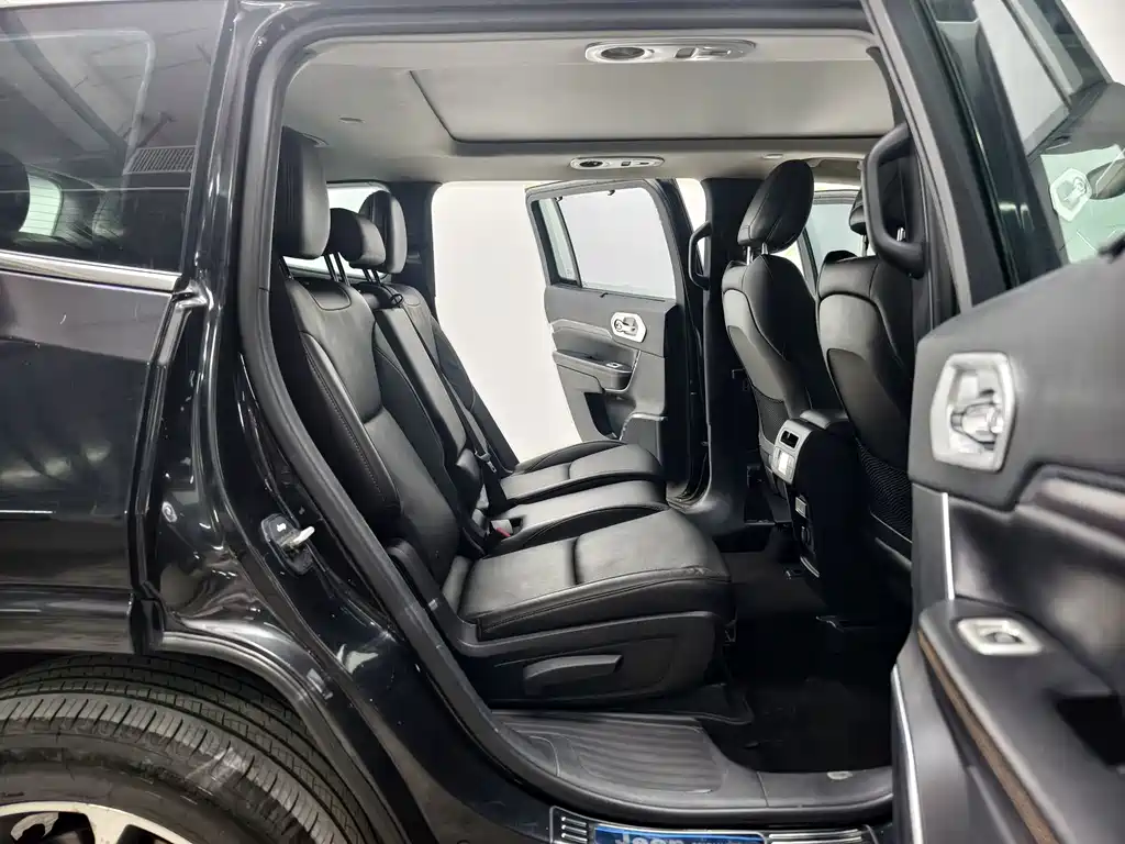 Jeep Grand Commander 2018 — фото 16