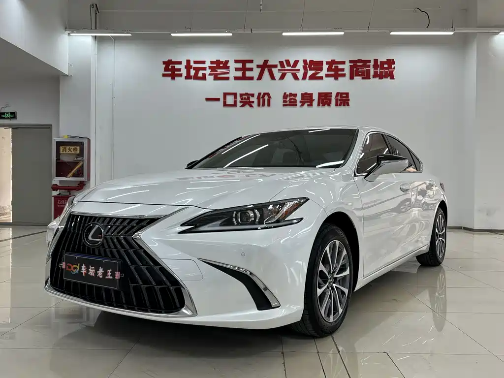 Lexus ES 2022 — фото 1