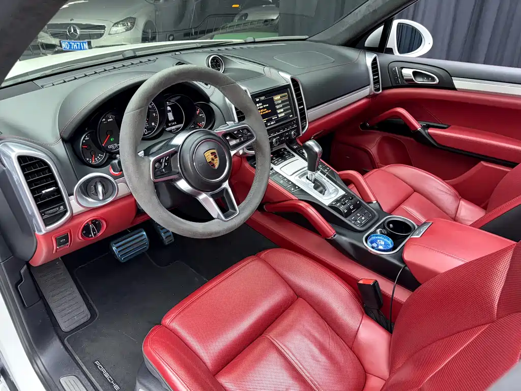 Porsche Cayenne 2016 — фото 14