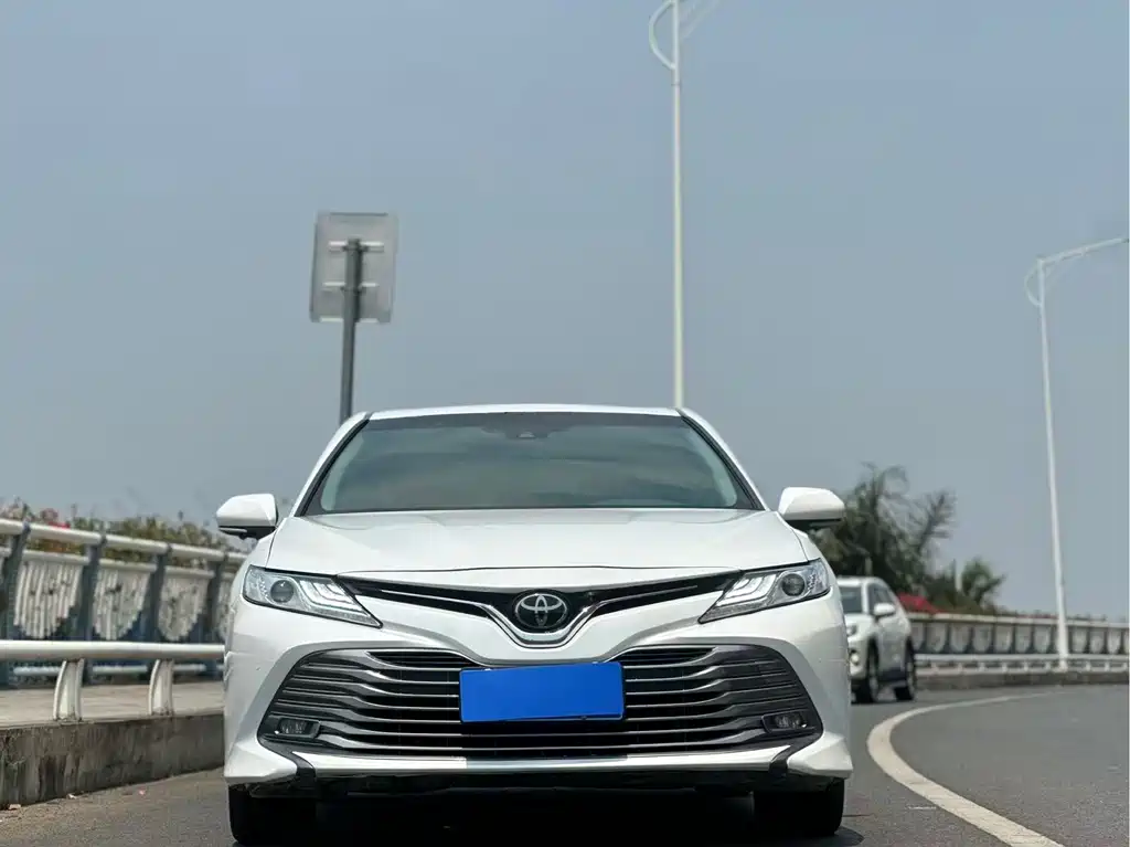 Toyota Camry 2021 — фото 2