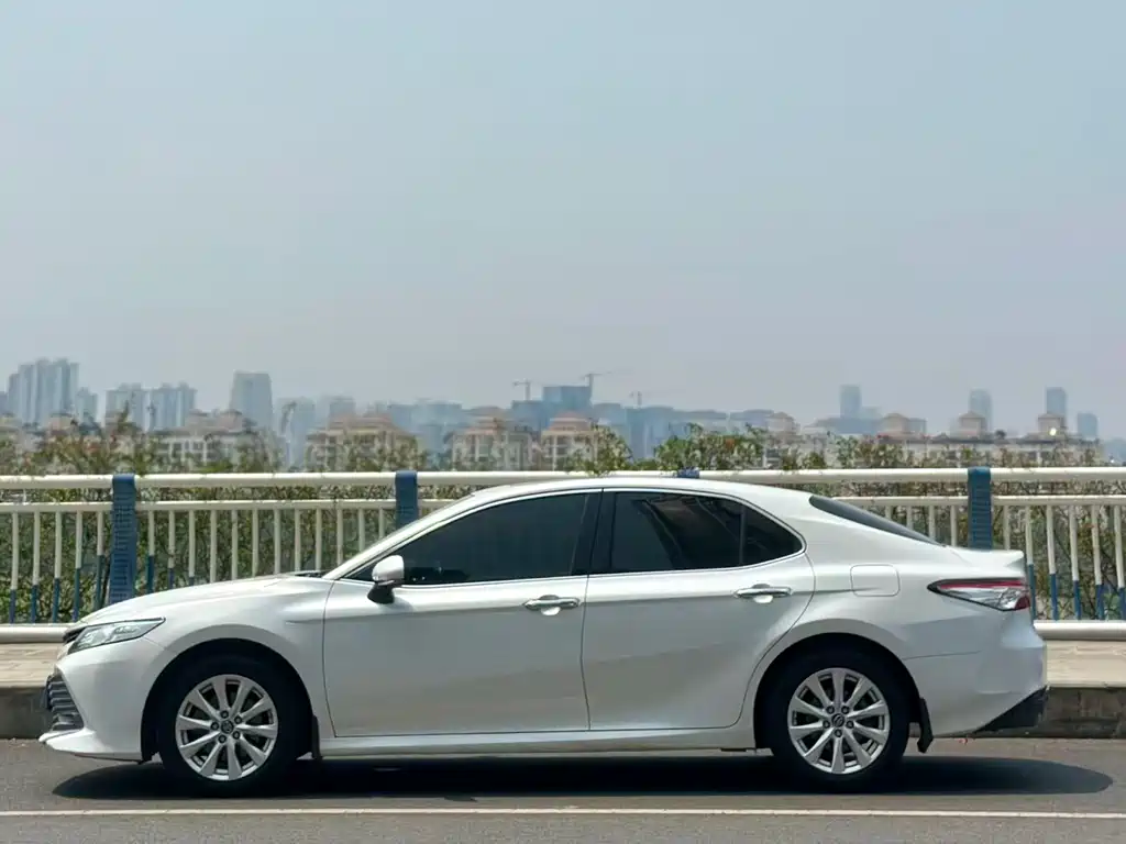 Toyota Camry 2021 — фото 3