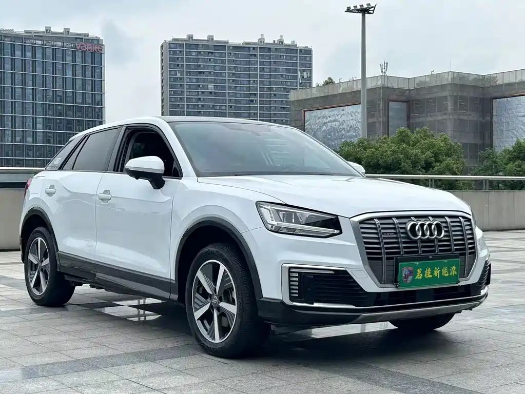Audi Q2L E-Tron 2021 — фото 3