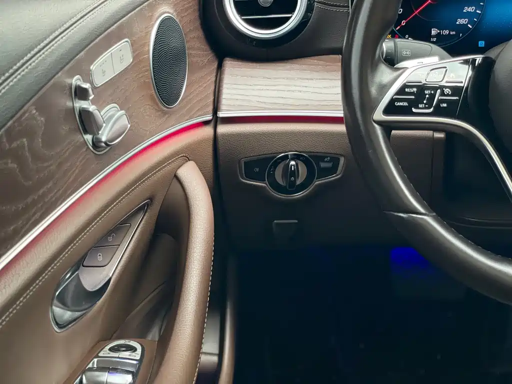 Mercedes-Benz E-Class 2022 — фото 26