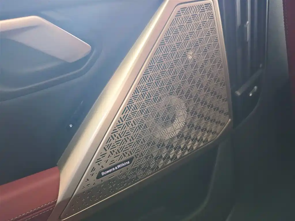 BMW 5 Series 2025 — фото 16
