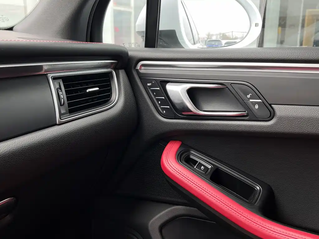 Porsche Macan 2018 — фото 16