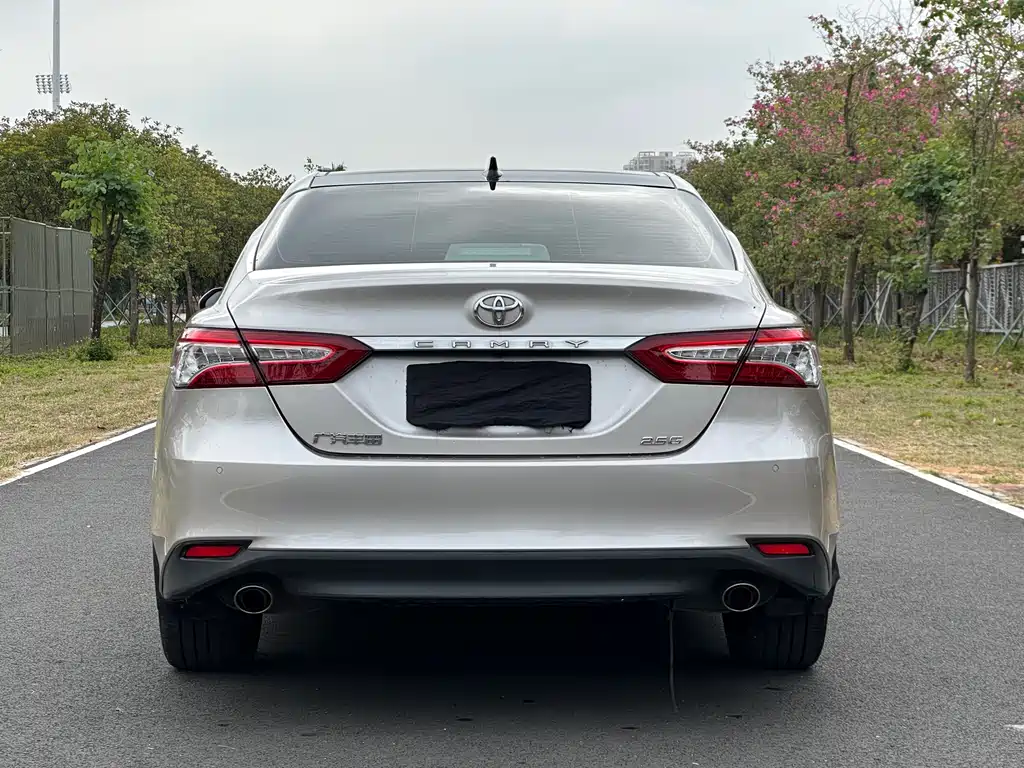 Toyota Camry 2023 — фото 5