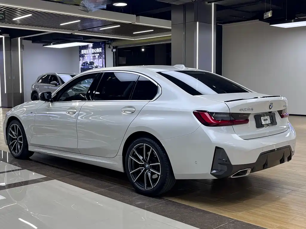 BMW 3 Series 2024 — фото 14