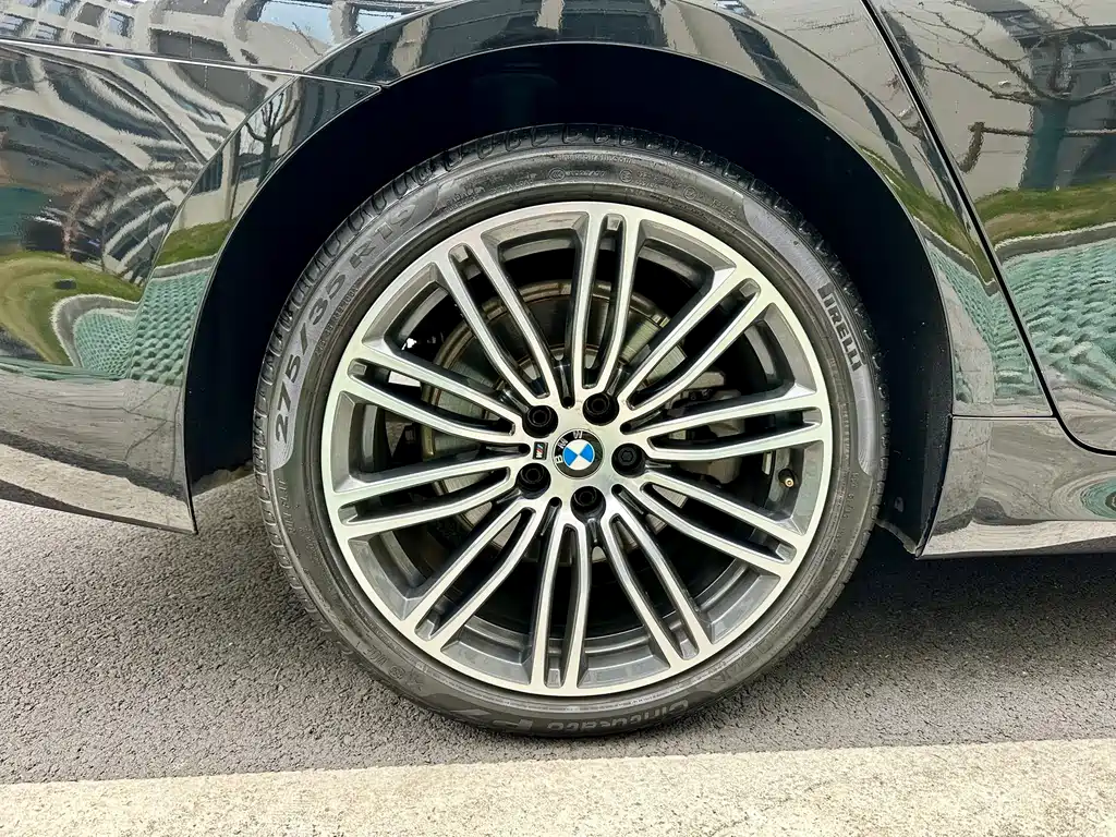 BMW 5 Series 2018 — фото 18