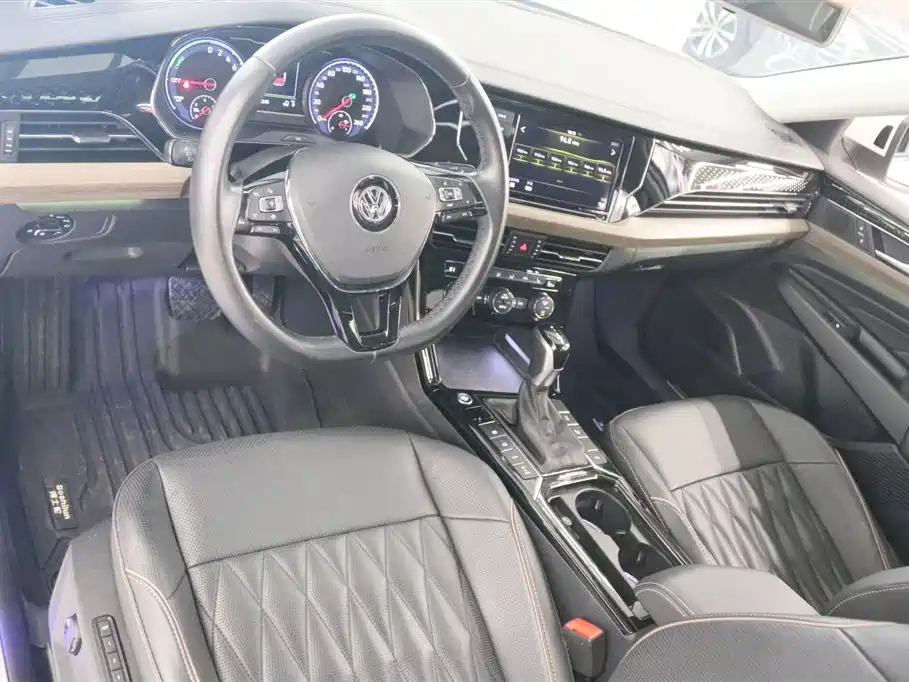 Volkswagen Passat PHEV 2019 — фото 11