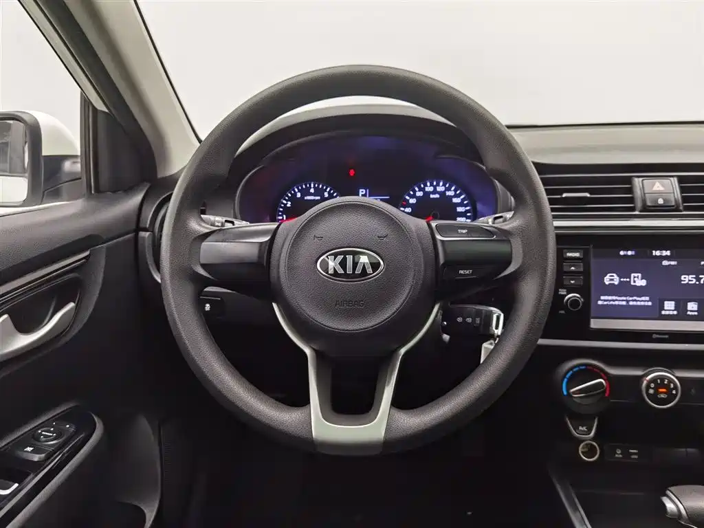 Kia K2 2017 — фото 11