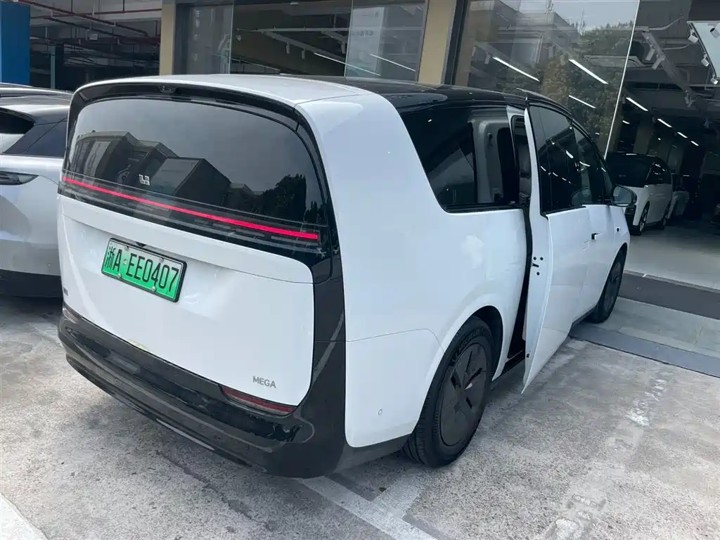 Li Auto Li MEGA 2025