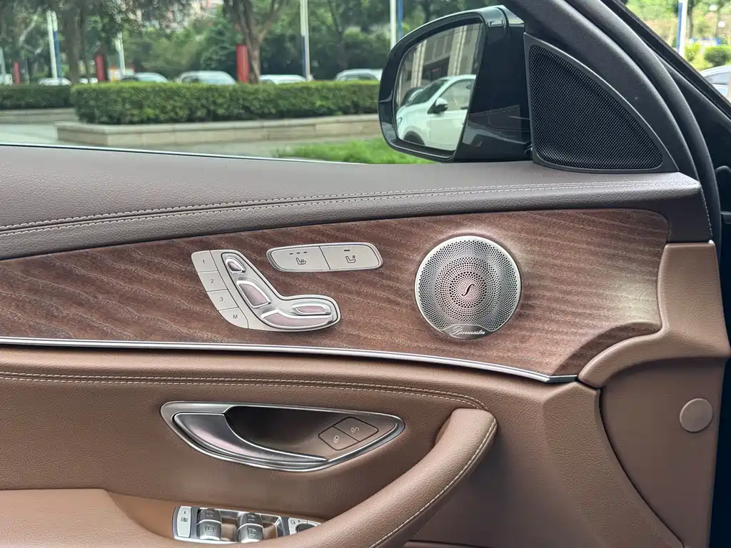 Mercedes-Benz E-Class 2022 — фото 15
