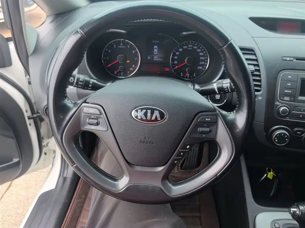 Kia K3 2016 — фото 11