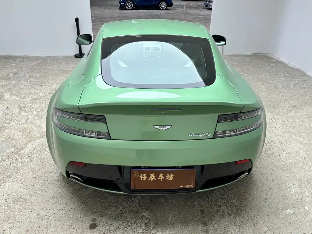 Aston Martin V8 Vantage 2014 — фото 10