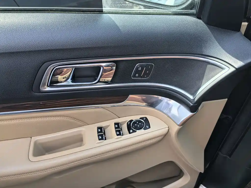 Ford Explorer 2016 — фото 14
