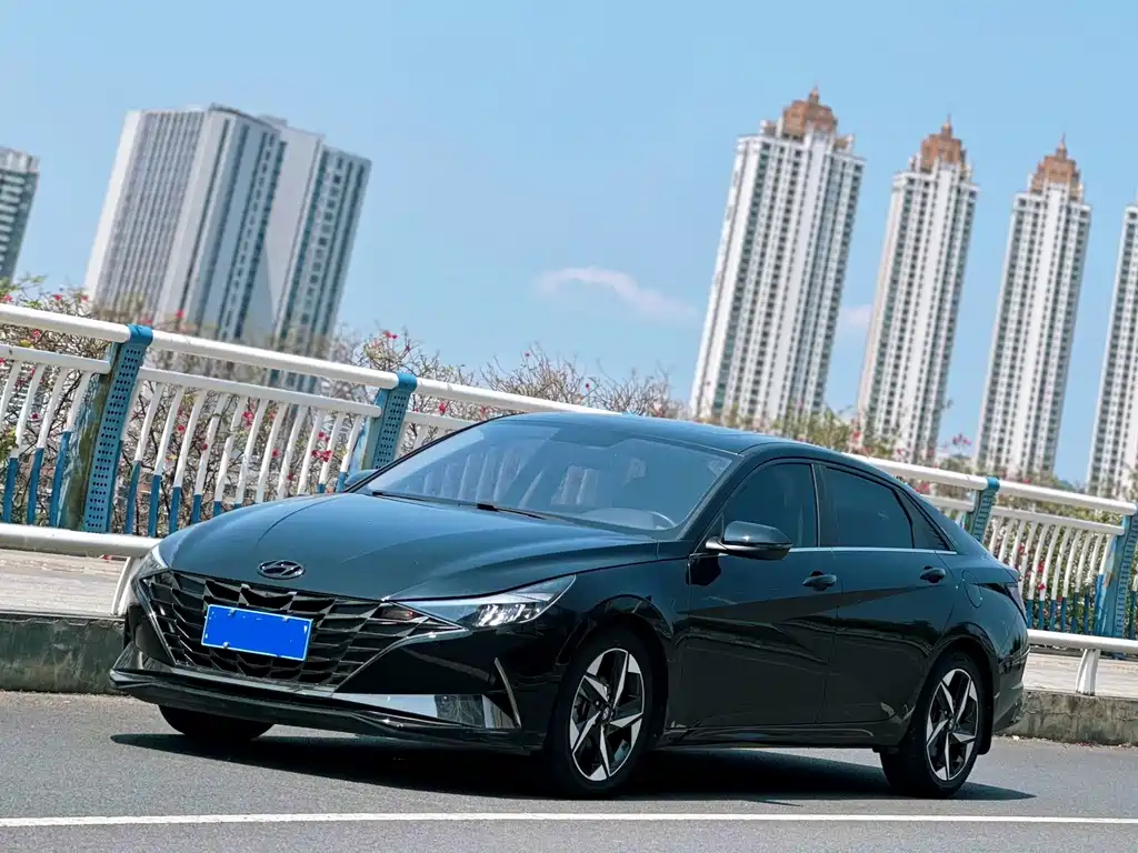 Hyundai Elantra 2021 — фото 1