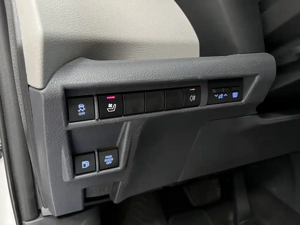 Toyota Sienna 2022 — фото 14