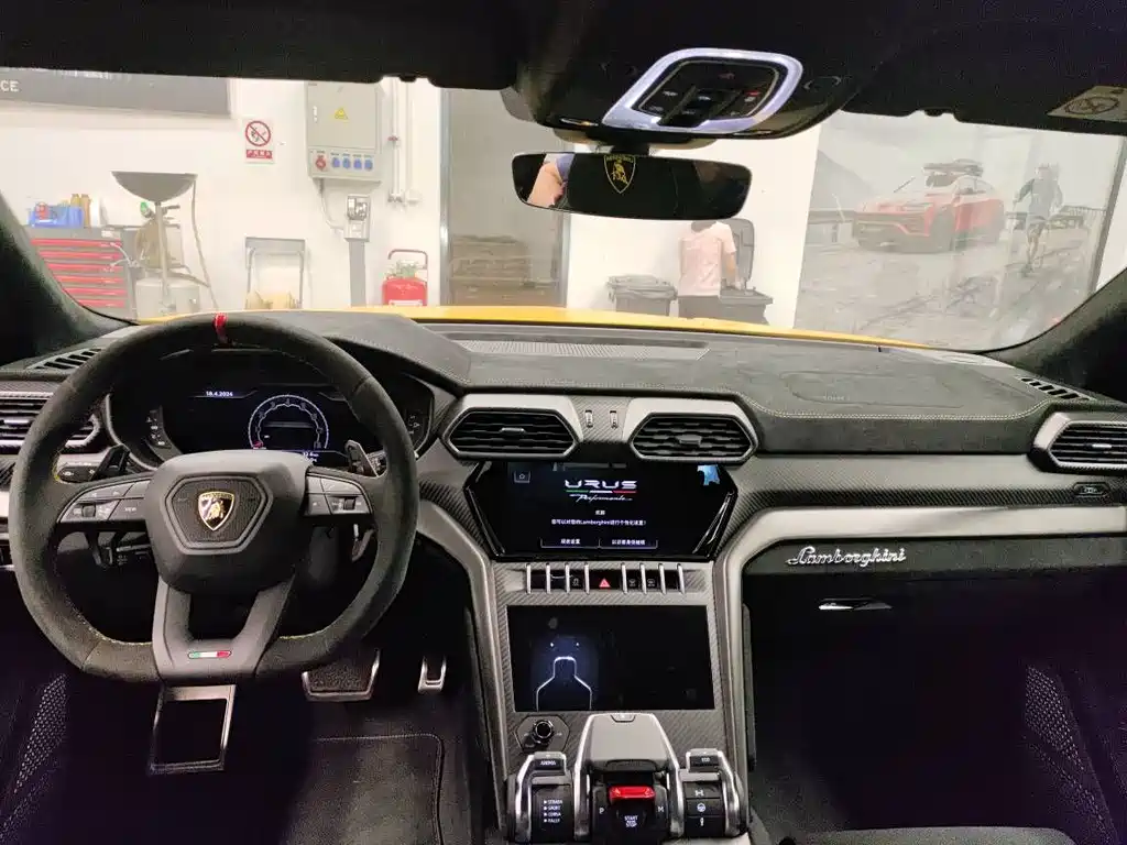 Lamborghini Urus 2022 — фото 16