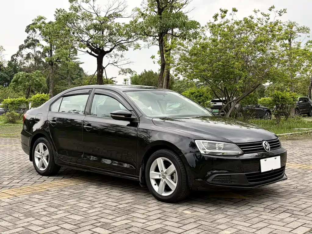 Volkswagen Sagitar 2013